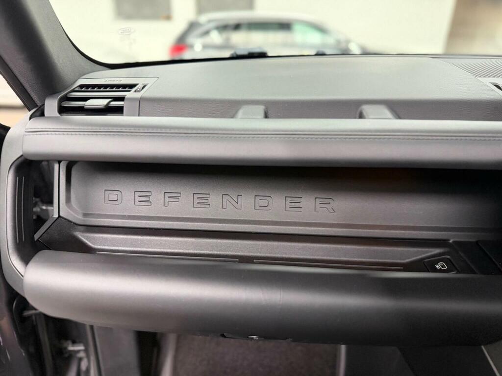 Land Rover Defender 110 First Edition Green #25