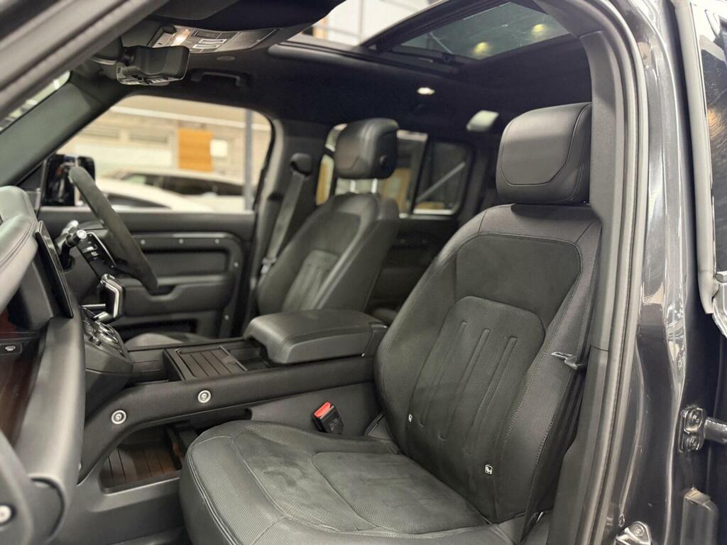 Land Rover Defender 110 First Edition Green #24