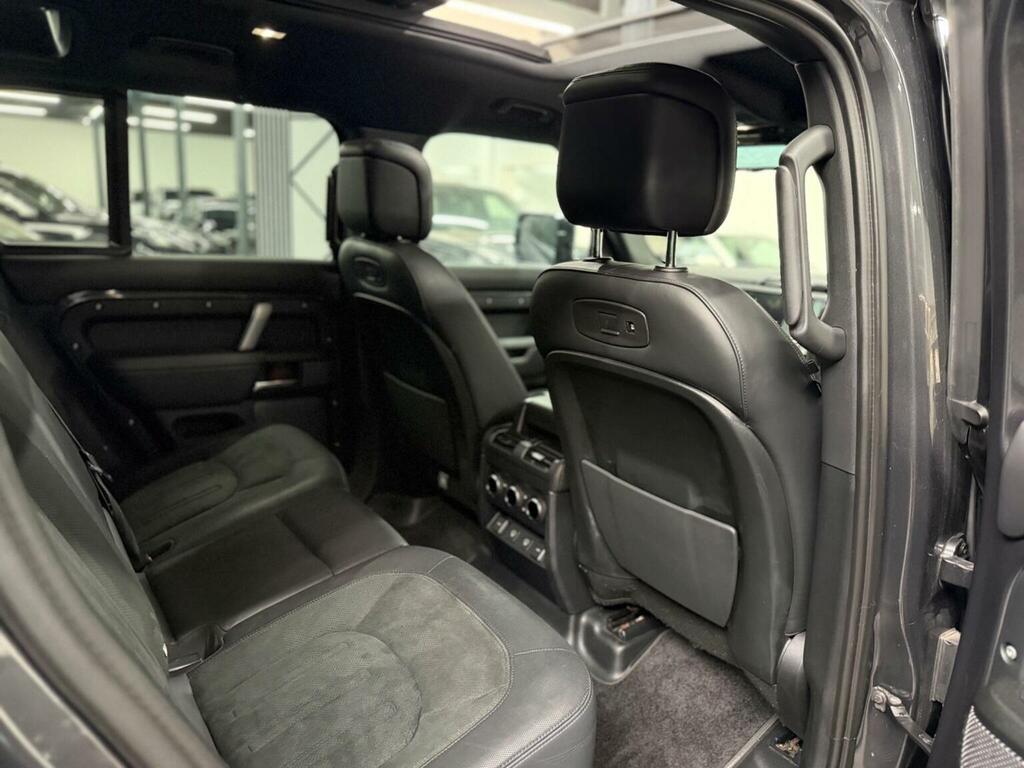Land Rover Defender 110 First Edition Green #16
