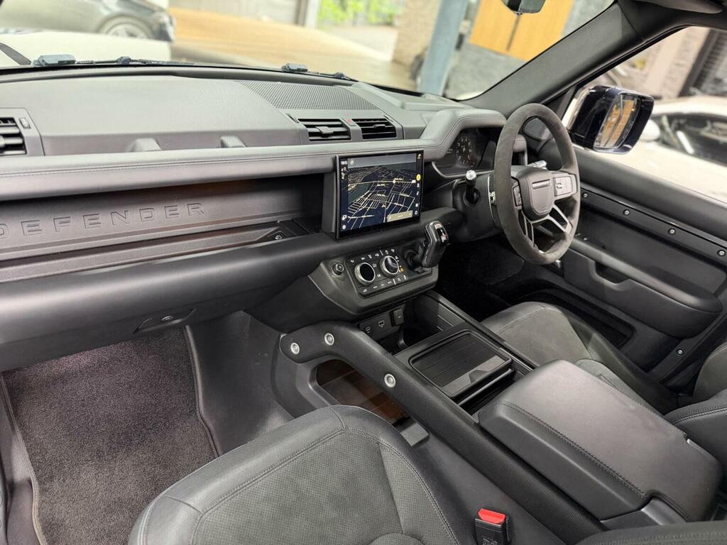 Land Rover Defender 110 First Edition Green #13