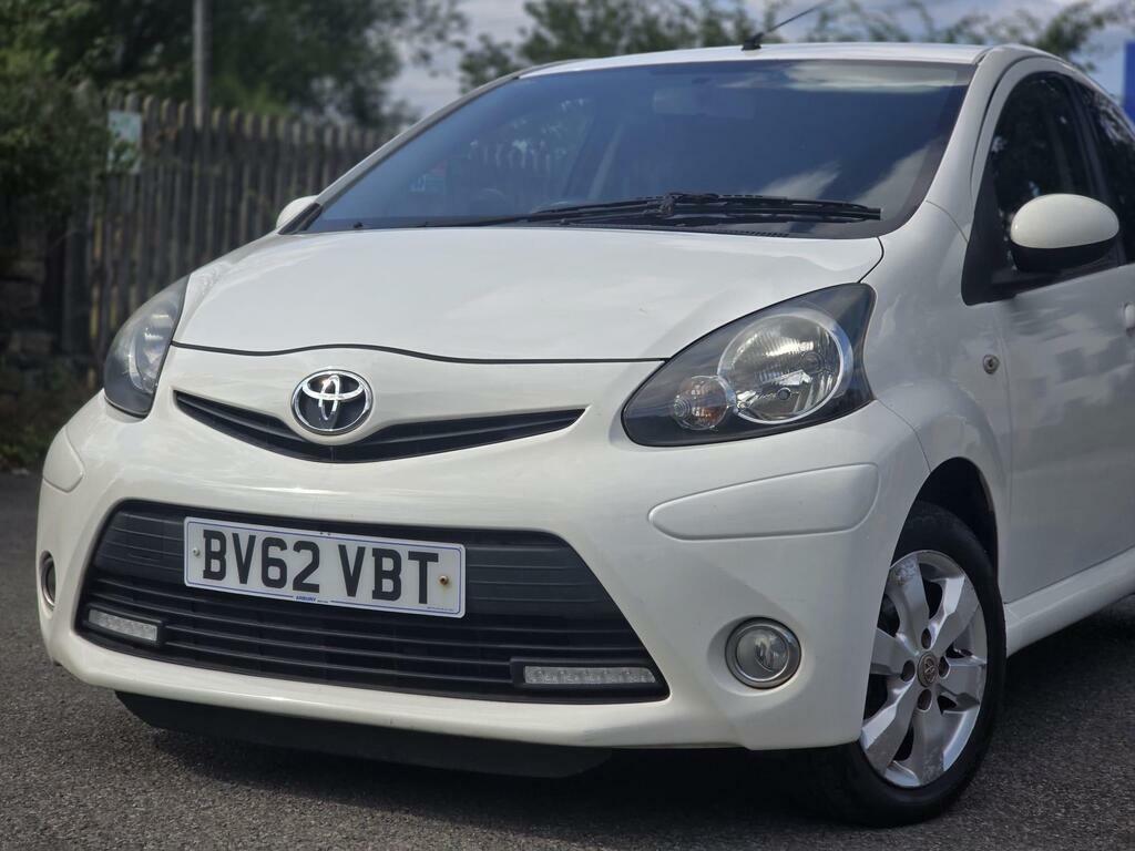Toyota Aygo Hatchback Silver #8