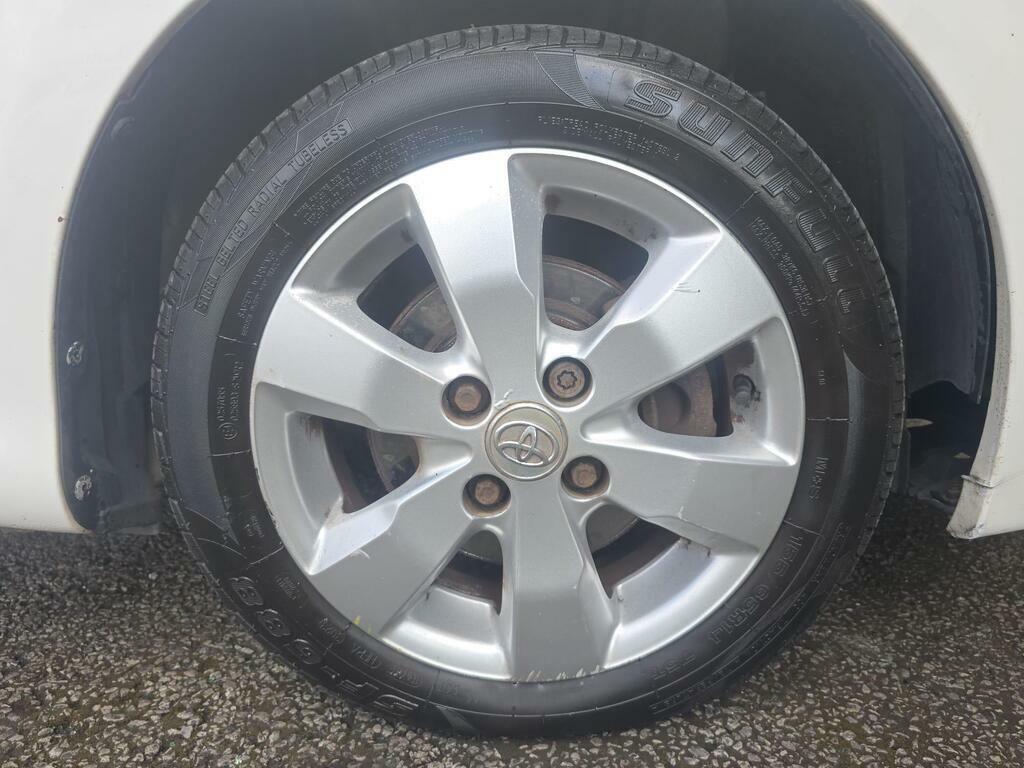 Toyota Aygo Hatchback Silver #20