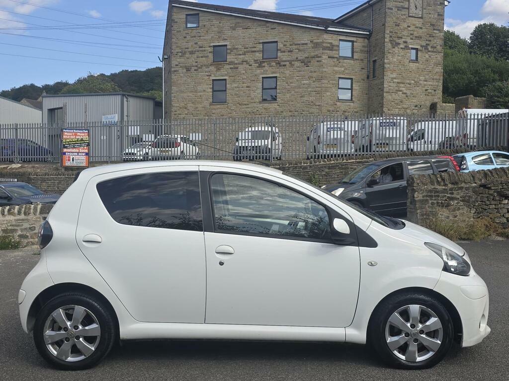 Toyota Aygo Hatchback Silver #9