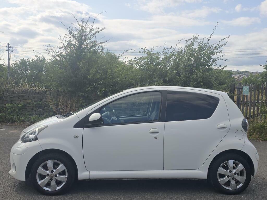 Toyota Aygo Hatchback Silver #10