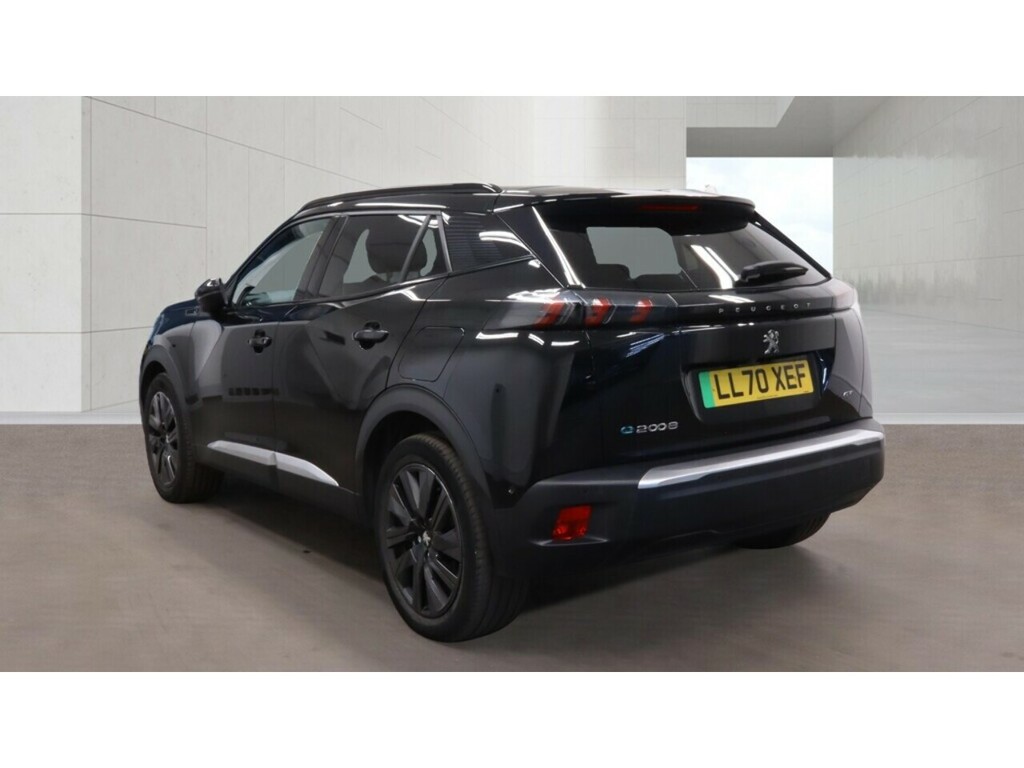 Peugeot e-2008 50Kwh Gt Suv 136 Ps Black #2