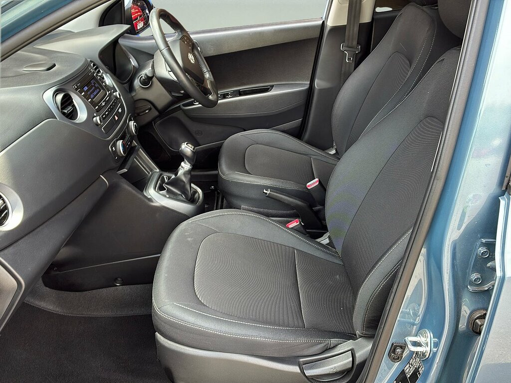 Hyundai I10 Hatchback Silver #8