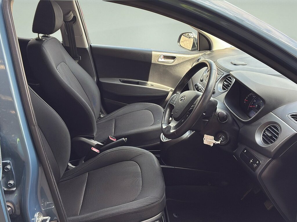 Hyundai I10 Hatchback Silver #9