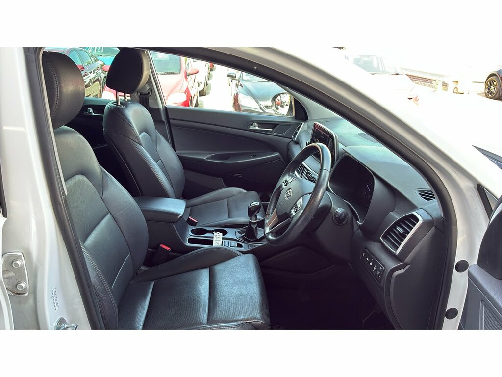 Hyundai Tucson T-gdi Premium 1.6 Estate White #4