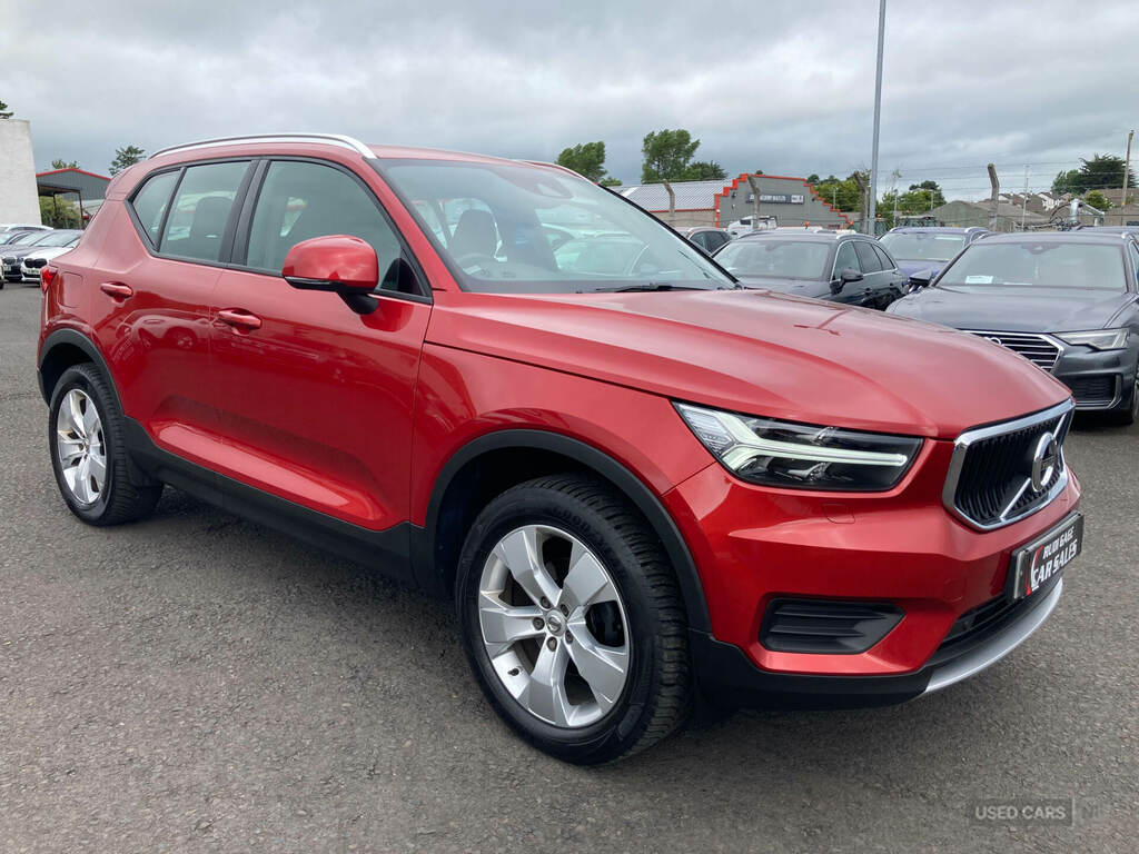 Volvo XC40 2.0 D3 Momentum Red