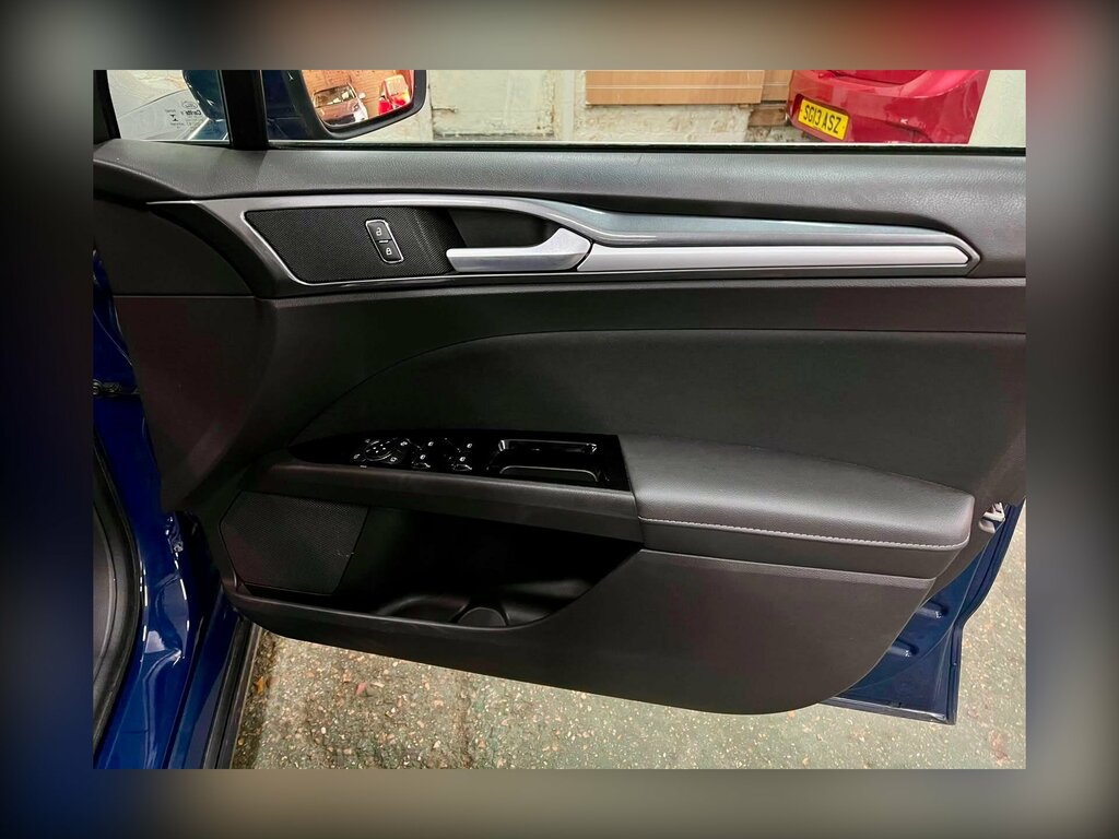 Ford Mondeo Titanium Edition Red #17