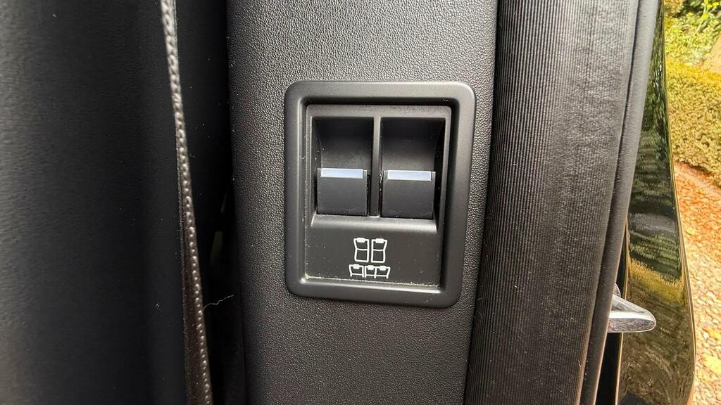 Land Rover Discovery R-dynamic Hse Black #46