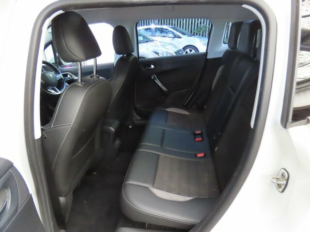 Peugeot 2008  White #9