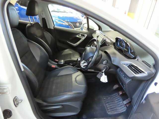 Peugeot 2008  White #7