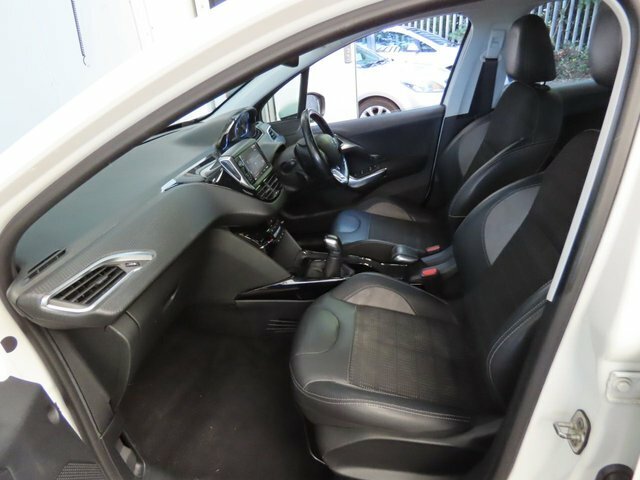 Peugeot 2008  White #11