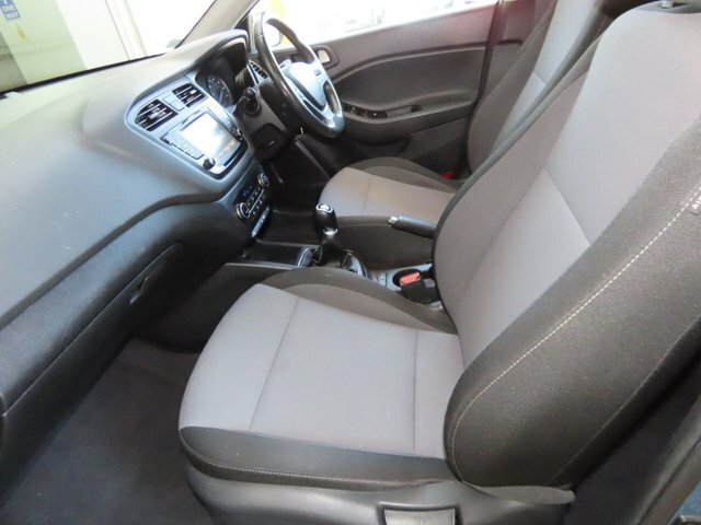 Hyundai I20 Se Red #9