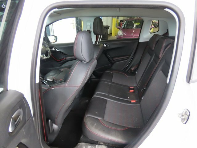 Peugeot 2008 1.2 Puretech Active Euro 6 White #9