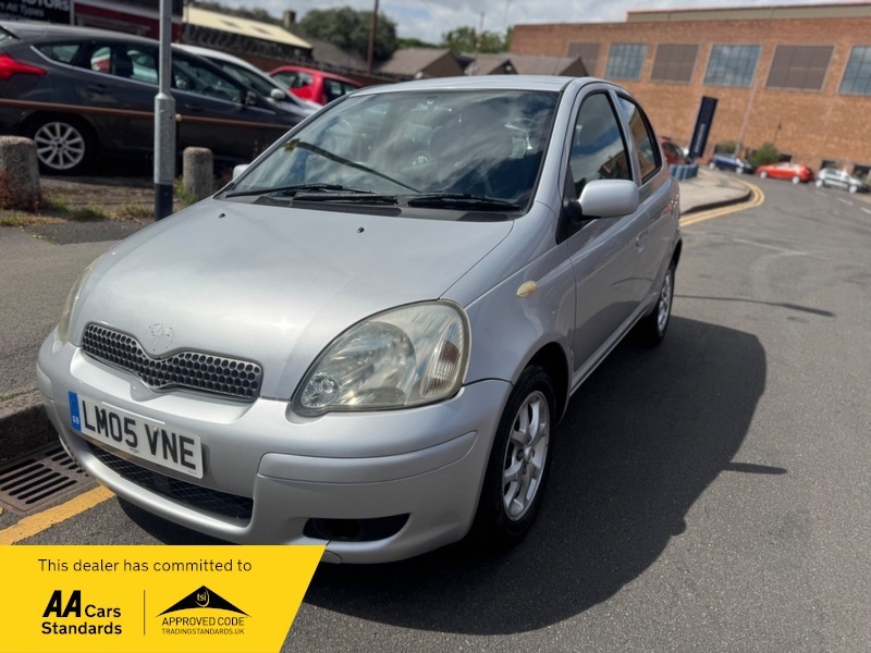 Toyota Yaris 1.3 Vvt-i Colour Collection Silver #2
