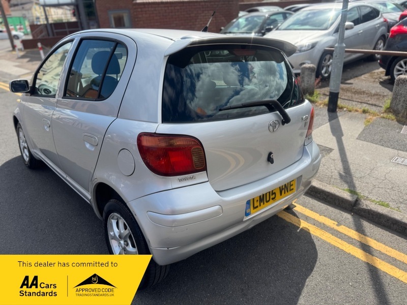 Toyota Yaris Vvti T Spirit Silver #12