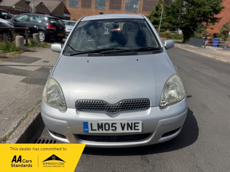 Toyota Yaris 1.3 Vvt-i Colour Collection Silver #4