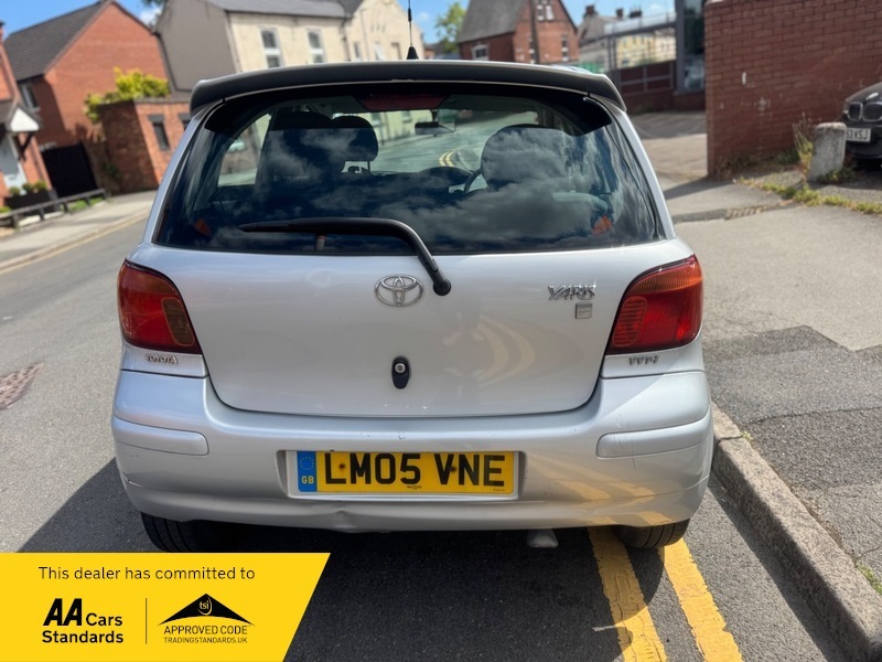 Toyota Yaris Vvti T Spirit Silver #10