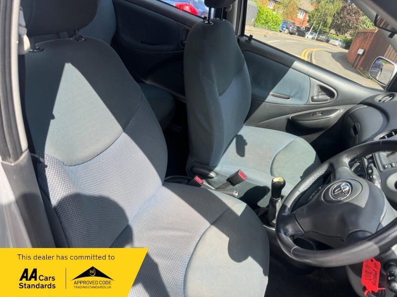 Toyota Yaris Vvti T Spirit Silver #15