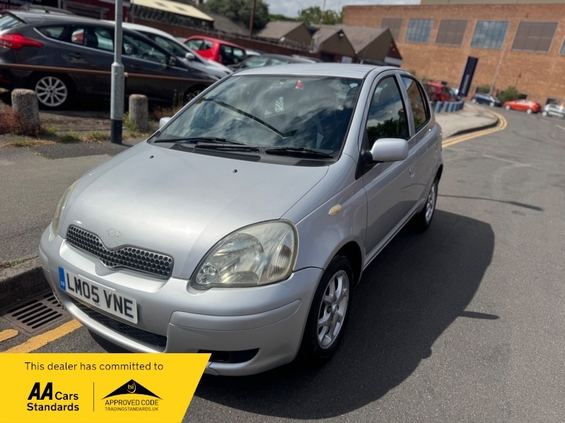 Toyota Yaris 1.3 Vvt-i Colour Collection Silver