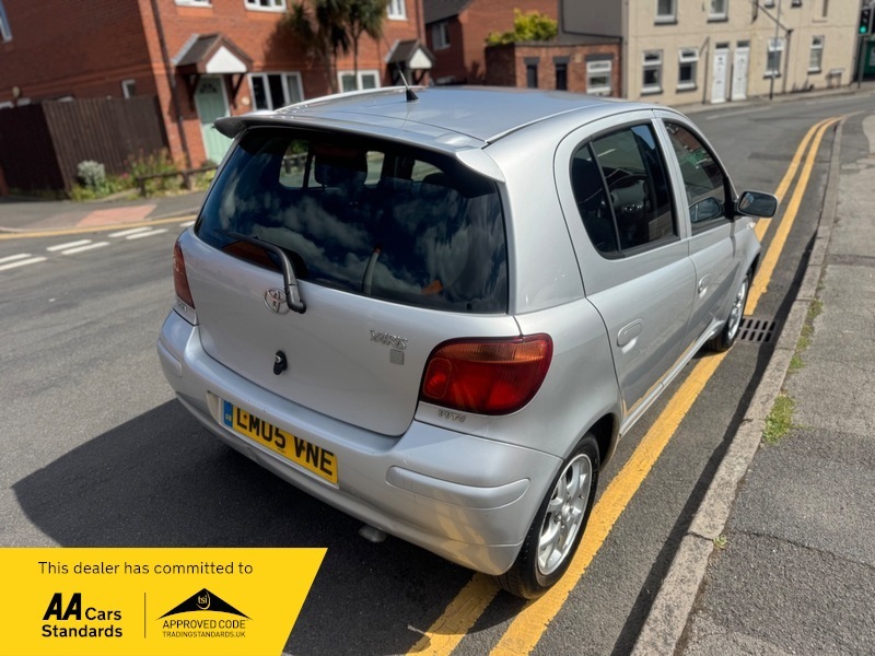 Toyota Yaris Vvti T Spirit Silver #7