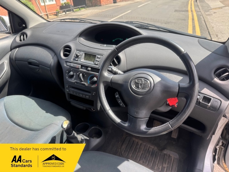 Toyota Yaris Vvti T Spirit Silver #13