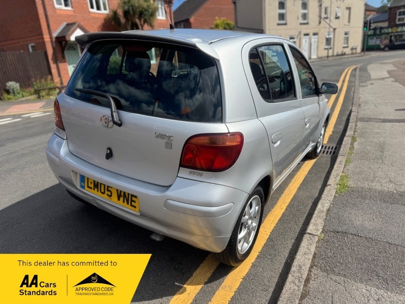 Toyota Yaris Vvti T Spirit Silver #8