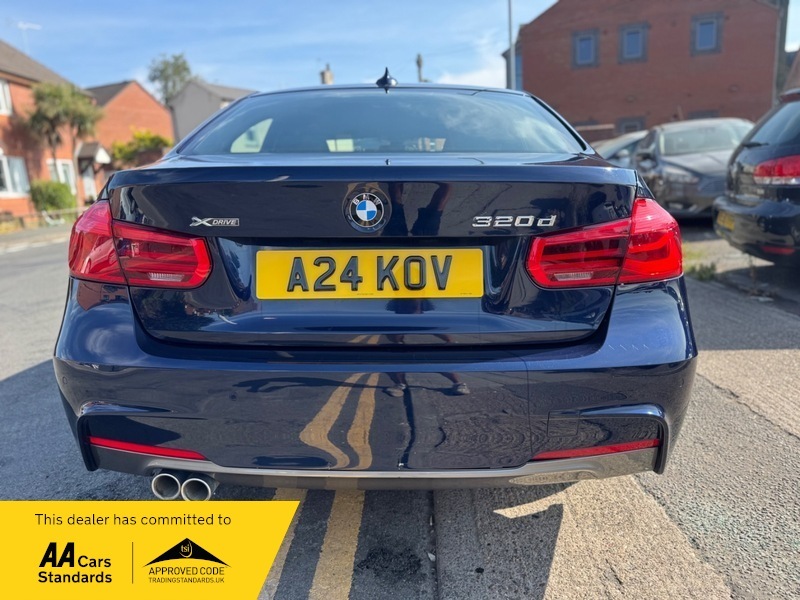 BMW 3 Series Estate Black #10