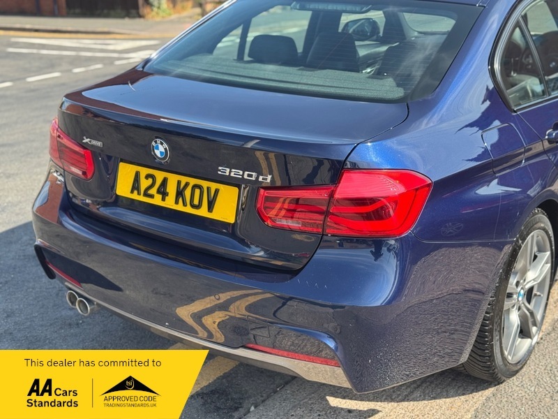 BMW 3 Series Estate Black #16