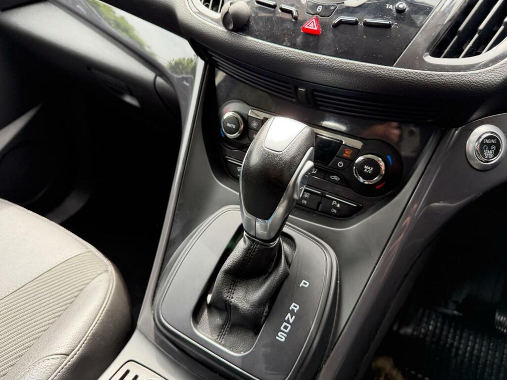 Ford Kuga 2.0 Tdci Zetec Suv 2Wd 139 Gkm #16