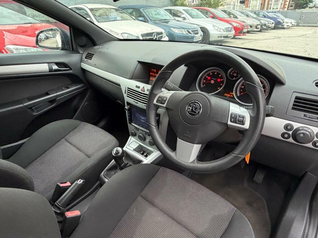 Vauxhall Astra 2010 1.4I 16V Sport Sport Hatch Silver #11