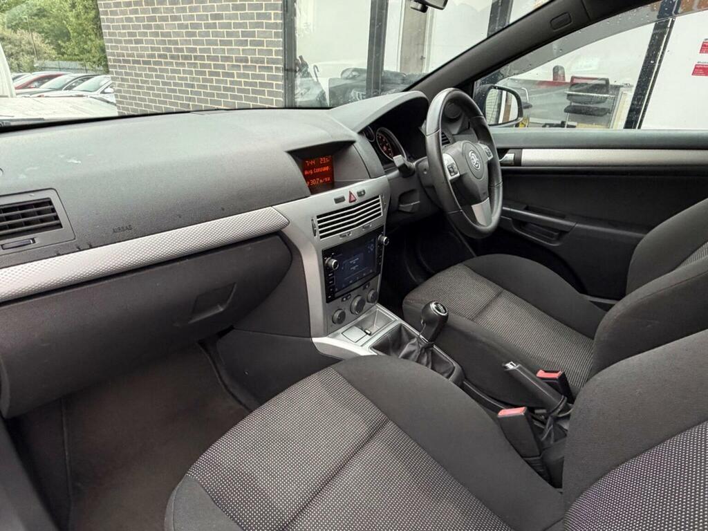 Vauxhall Astra 2010 1.4I 16V Sport Sport Hatch Silver #16