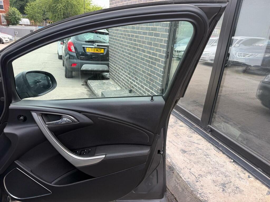 Vauxhall Astra Estate 2.0 Cdti Se Sports Tourer Euro 5 Black #9