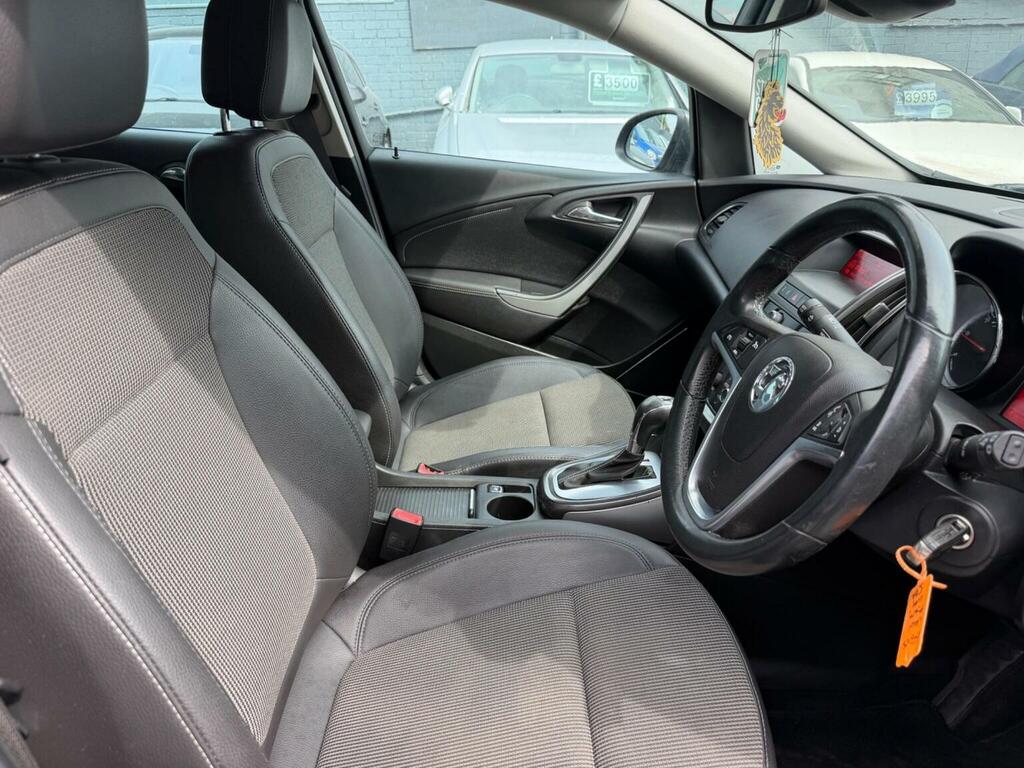 Vauxhall Astra Estate 2.0 Cdti Se Sports Tourer Euro 5 Black #10