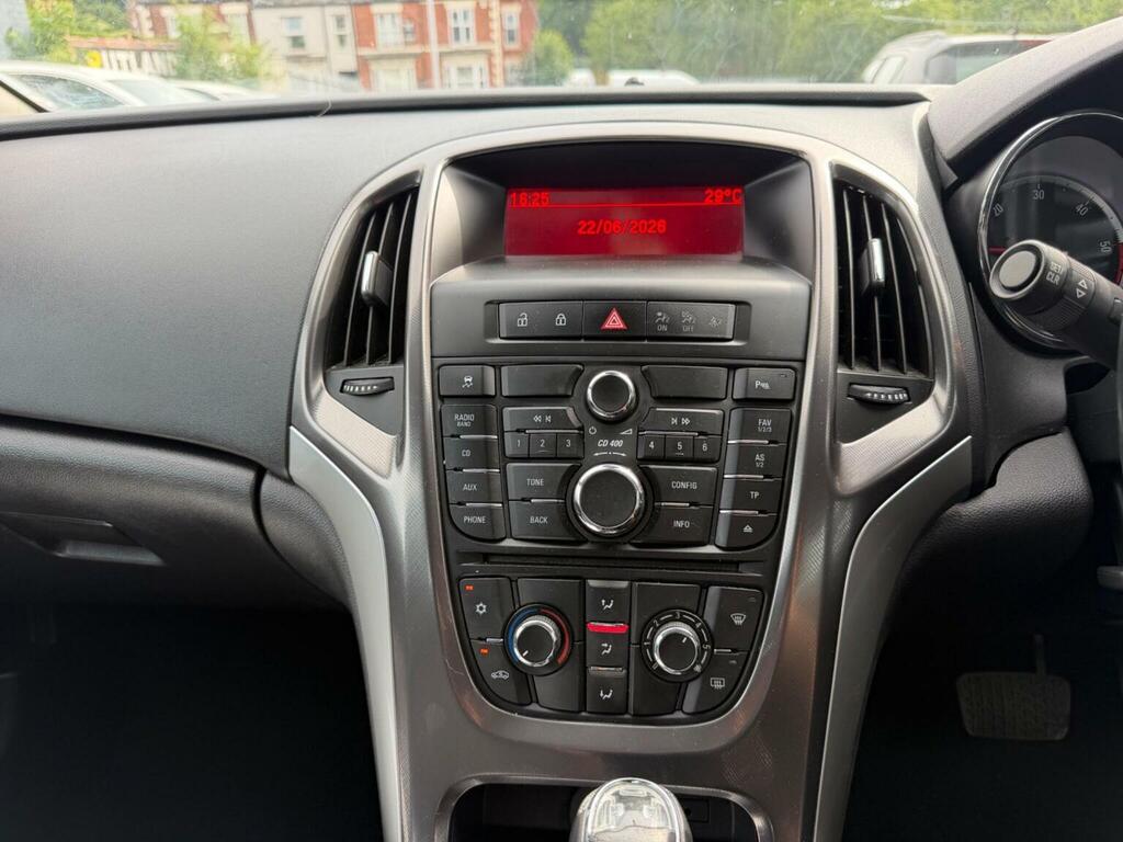 Vauxhall Astra Estate 2.0 Cdti Se Sports Tourer Euro 5 Black #33