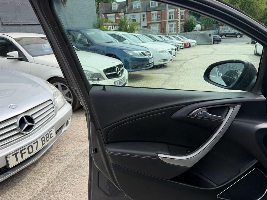 Vauxhall Astra Estate 2.0 Cdti Se Sports Tourer Euro 5 Black #14