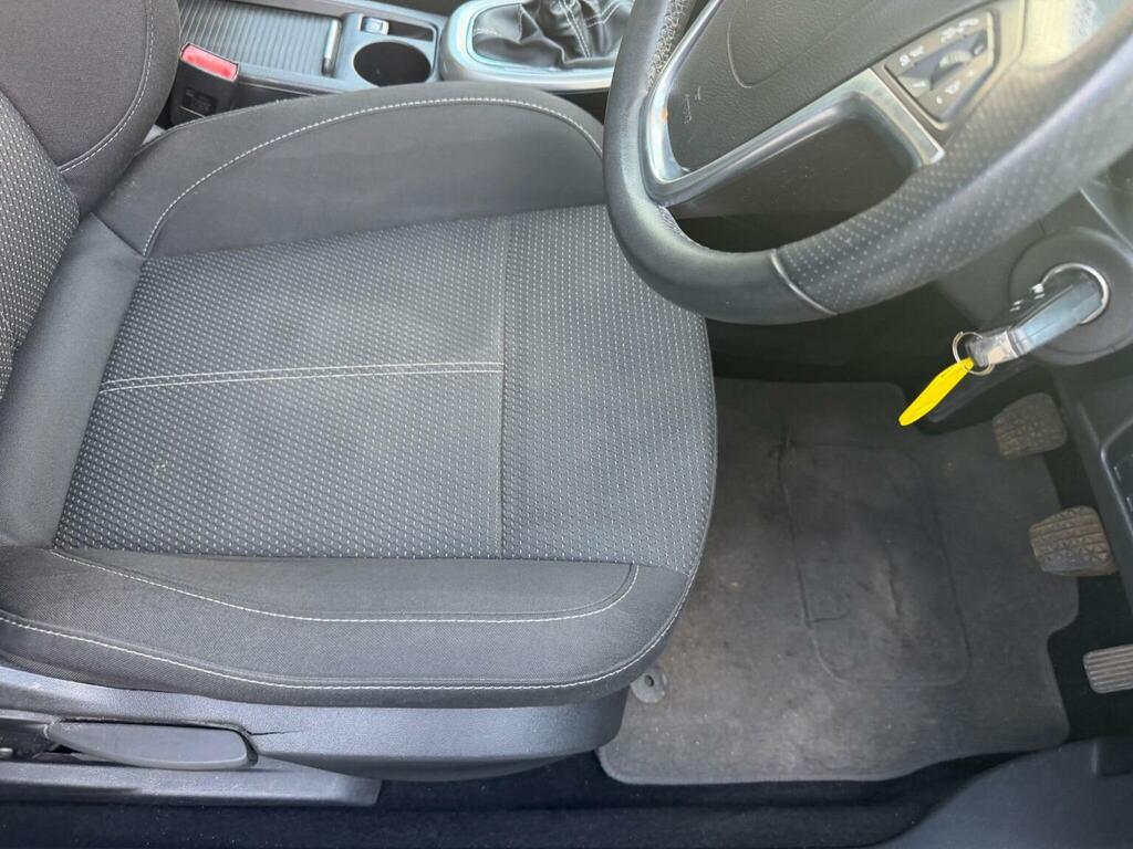 Vauxhall Astra Estate 1.6 16V Exclusiv Sports Tourer Euro 5 Black #13