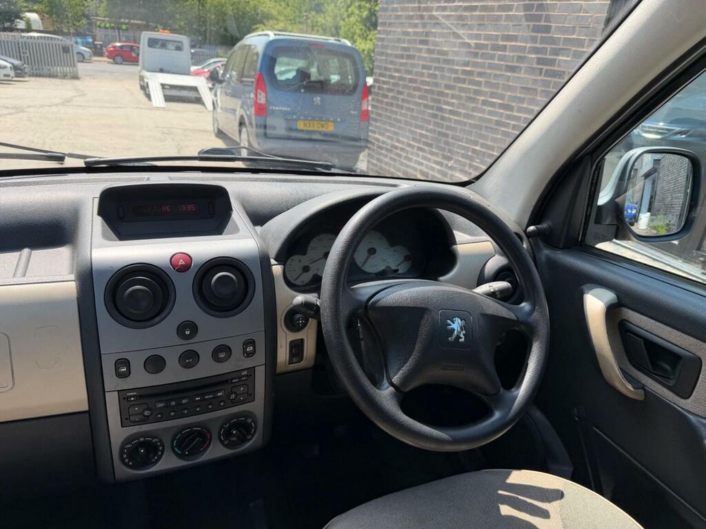 Peugeot Partner Hdi Combi Escapade Silver #20