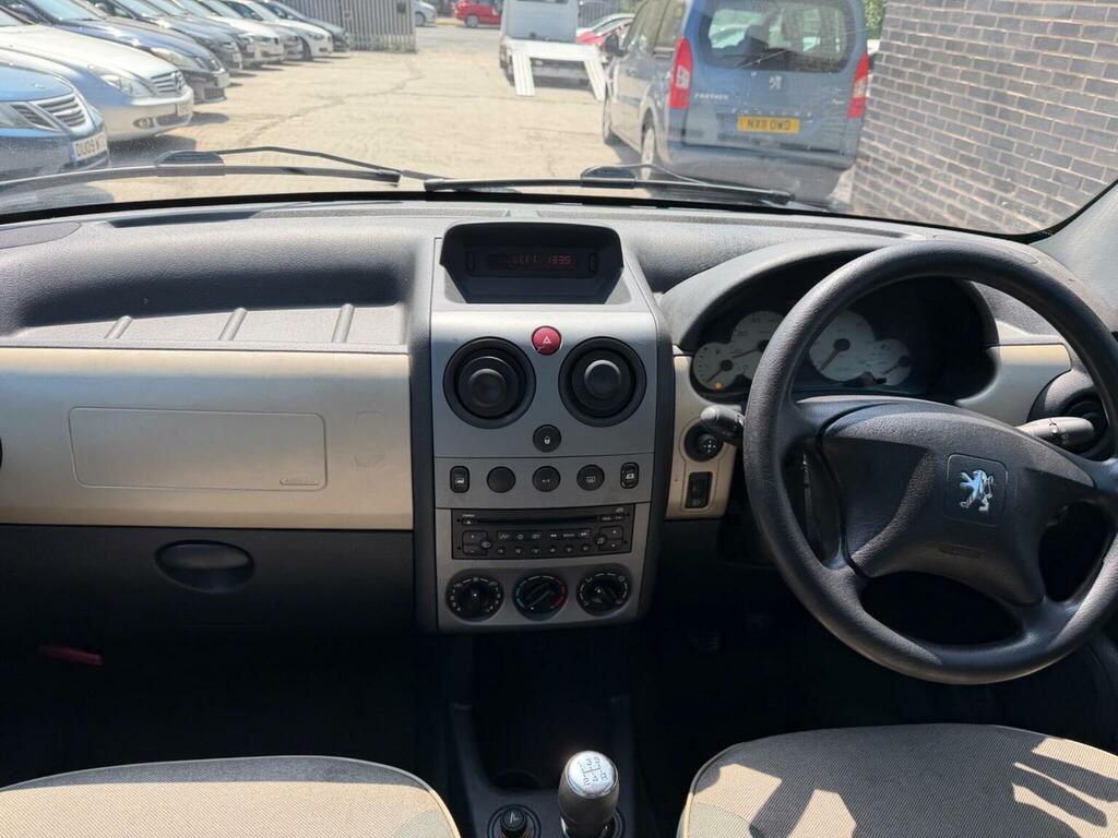 Peugeot Partner Hdi Combi Escapade Silver #21