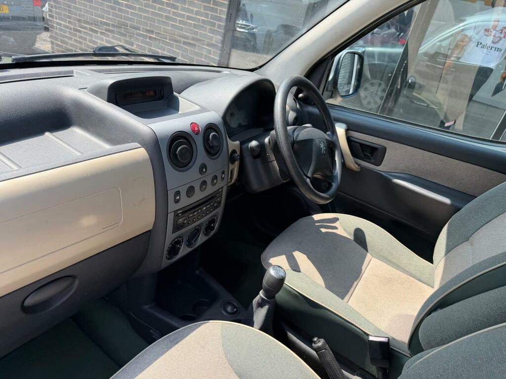Peugeot Partner Hdi Combi Escapade Silver #18