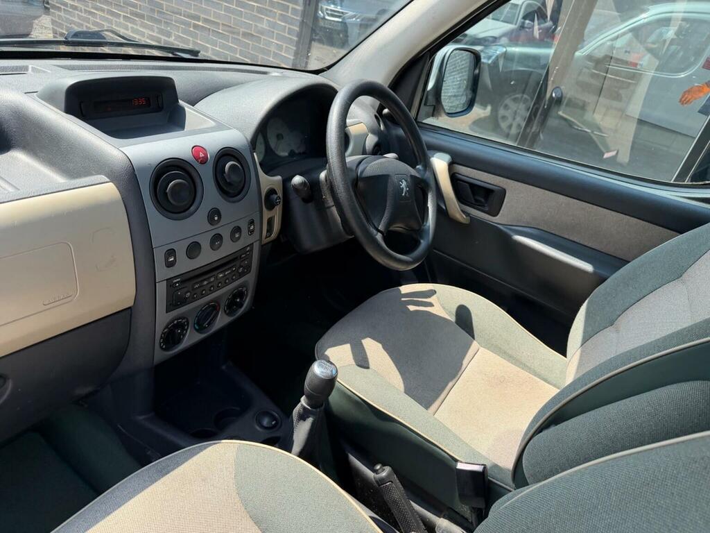Peugeot Partner Hdi Combi Escapade Silver #19