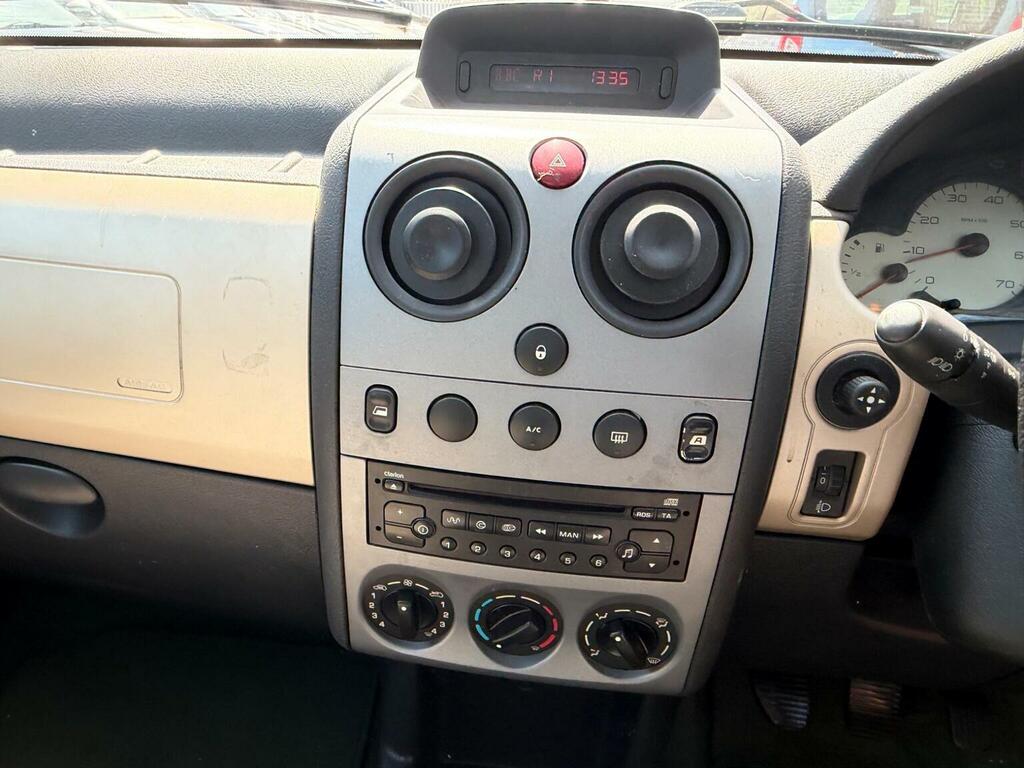Peugeot Partner Hdi Combi Escapade Silver #17