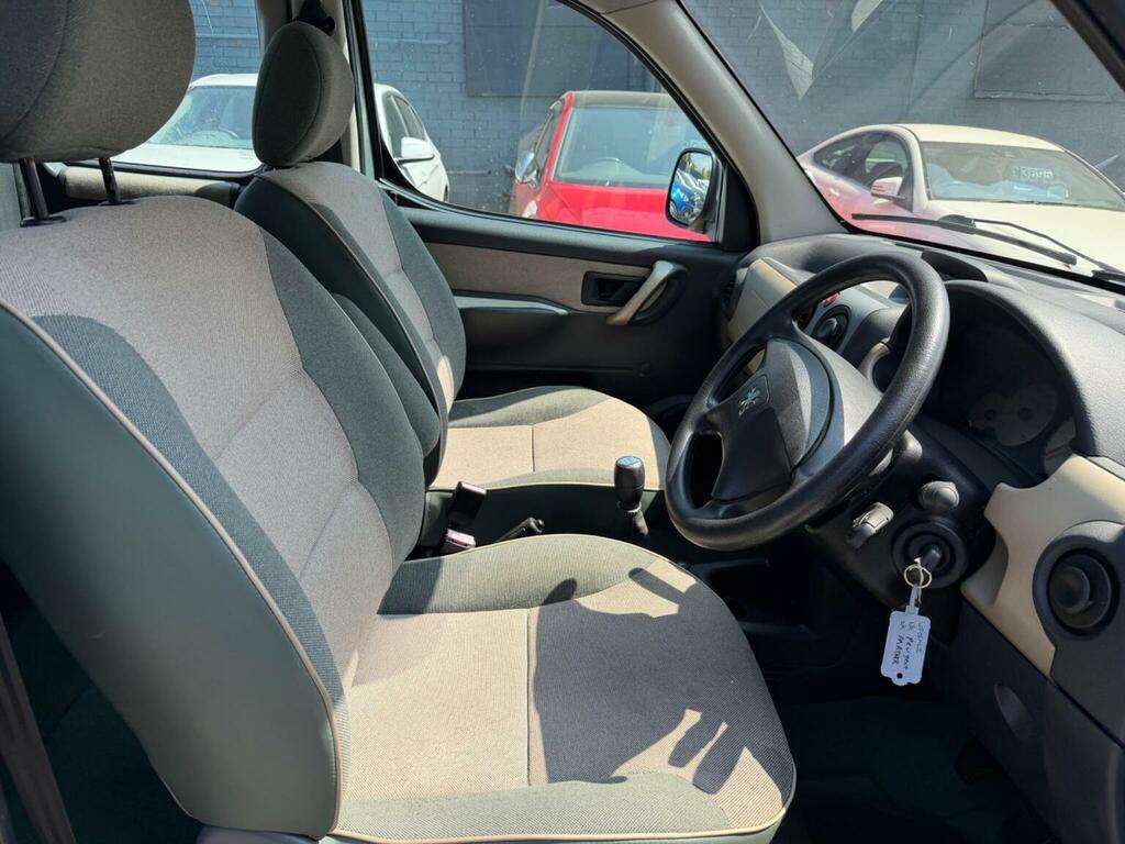 Peugeot Partner Hdi Combi Escapade Silver #27