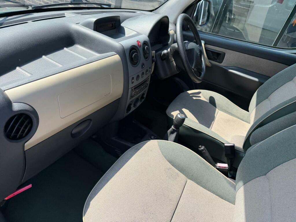 Peugeot Partner Hdi Combi Escapade Silver #45