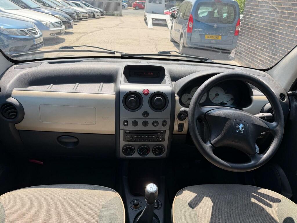 Peugeot Partner Hdi Combi Escapade Silver #22