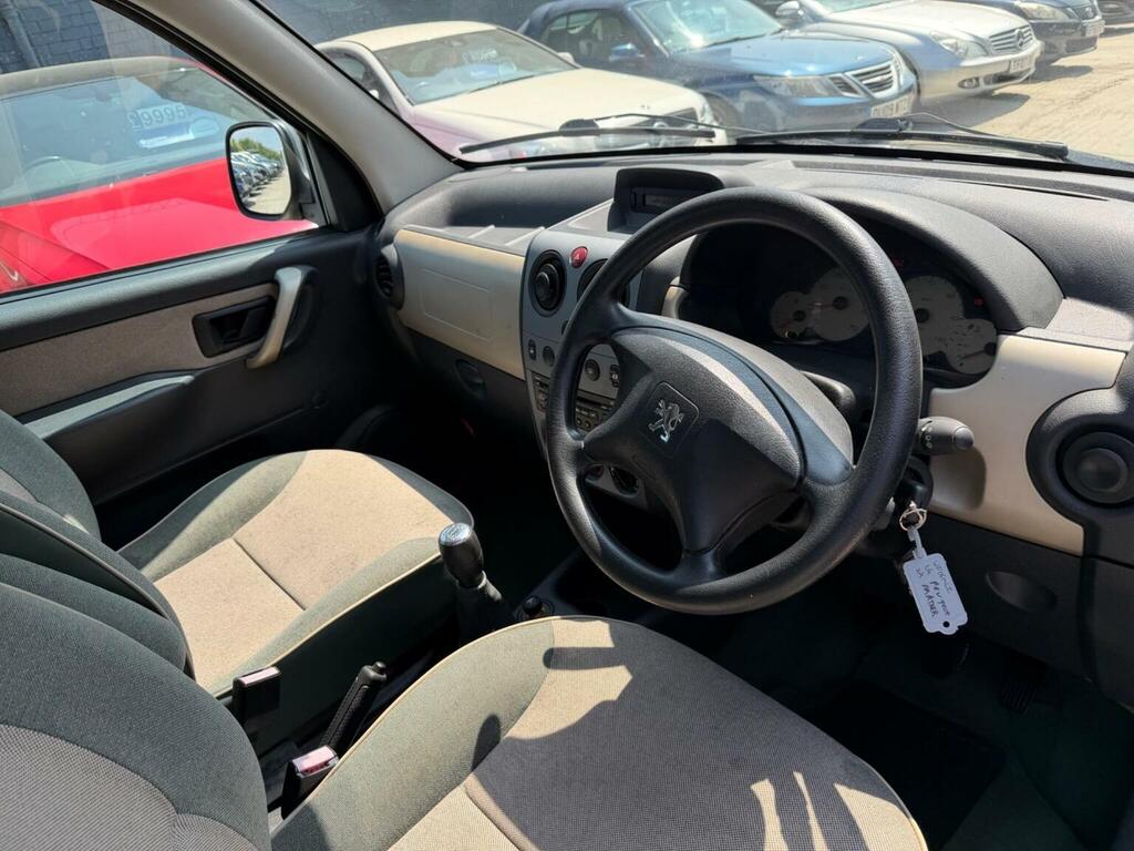 Peugeot Partner Hdi Combi Escapade Silver #24