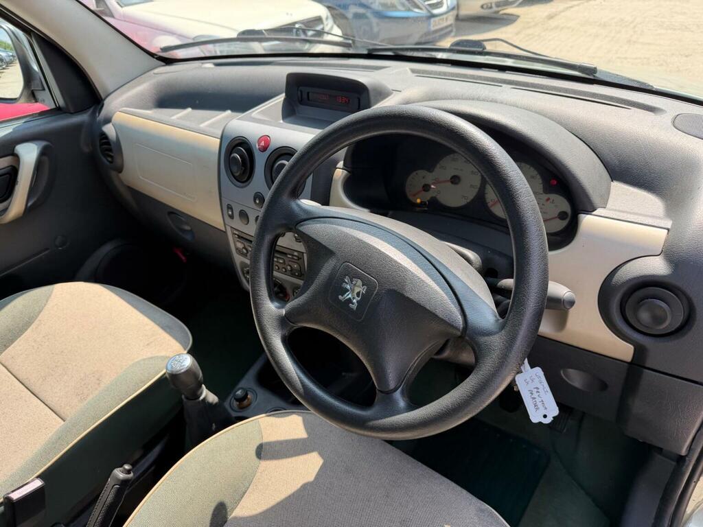 Peugeot Partner Hdi Combi Escapade Silver #23