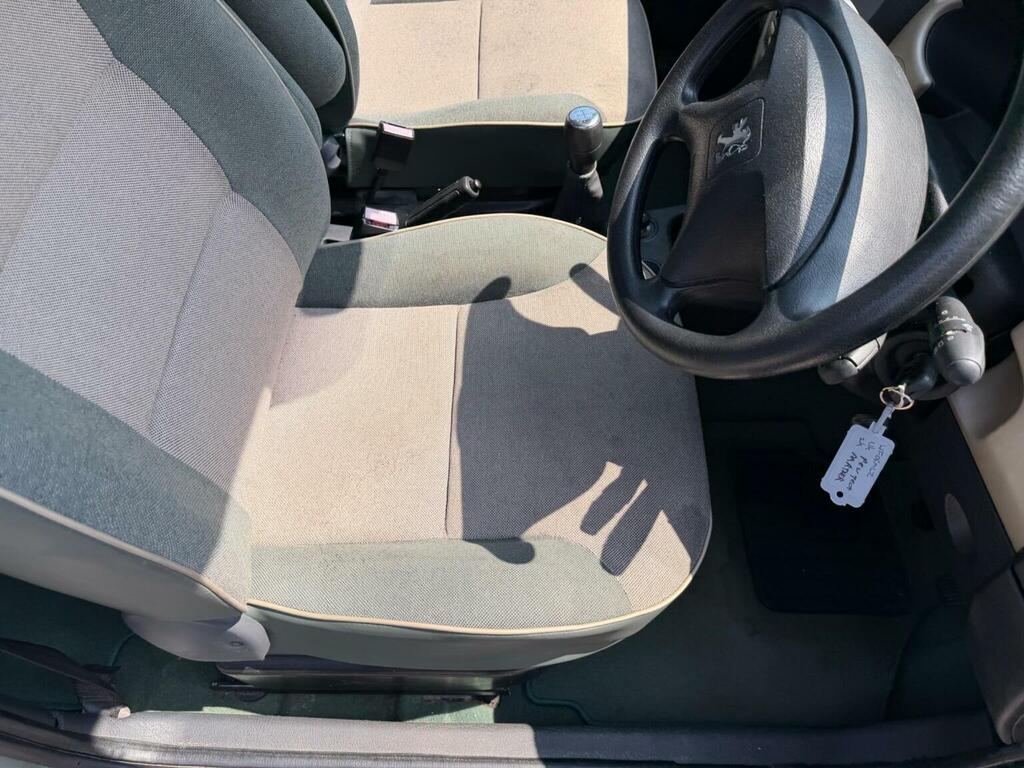 Peugeot Partner Hdi Combi Escapade Silver #26